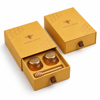 Boîte cadeau rigide personnalisée de qualité supérieure en cuivre avec logo, couleur ambre jaune, avec insert ajusté pour l'emballage d'un pot de miel et d'un ensemble de cuillères.