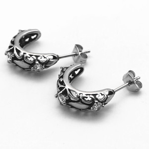 Pendientes yunnique con forma de media luna, acero de titanio, huecos, con incrustaciones de circonita, diseño geométrico blanco y negro - Product Image 5