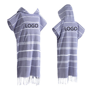 Venta al por mayor de <span class=keywords><strong>Bata</strong></span> de <span class=keywords><strong>playa</strong></span> con capucha y logotipo personalizado 100% algodón poncho de surf turco toalla <span class=keywords><strong>para</strong></span> adultos y niños patrón de rayas <span class=keywords><strong>para</strong></span> nadar - Product Image 4