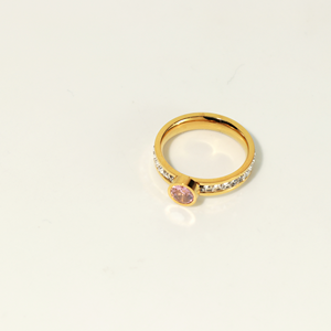 Anillo de Media Eternidad de Lujo con Bisel de Circonita Rosa, Acero Inoxidable Antideslustre, Chapado en Oro de 18K, Apilable, Joyería de Boda para Mujer - Product Image 3