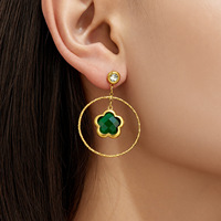 Anting-anting liontin bunga lima kelopak terlaris Eropa Amerika, terbuat dari baja tahan karat berlapis emas 18k, perhiasan kelas atas wanita.