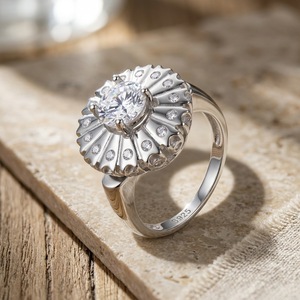 Anillo de cóctel de moissanita chapado en oro de 22 quilates y plata 925 para mujer, corte brillante redondo, diseño floral, engaste pavé, estilo romántico - Product Image 5