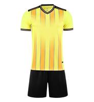 Último diseño de uniforme de fútbol de poliéster de tamaño personalizado uniforme de fútbol para la venta Jersey y pantalones cortos conjunto de fútbol al por mayor en Stock