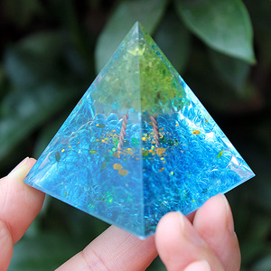 <b>Crystal</b> <b>Chip</b> Pyramid Resin Epoxy Craft 5cm Home Decoration Handmade Desktop Ornament - Product Image 4