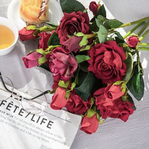ดอกกุหลาบประดิษฐ์ CallaFloral ก้านเดี่ยว สีแดงเข้ม ผ้าทอแบบแพน สำหรับตกแต่งงานแต่งงานภายในอาคาร - Product Image 1
