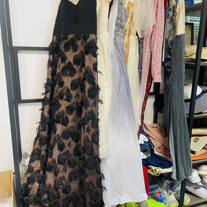 拍卖最便宜的二手产品女性派对礼服夏季二手包二手衣服 - Product Image 4