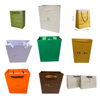 Boîtes cadeaux de luxe en carton recyclable pour parfums et sacs à main pour rouges à lèvres avec poignée en patch pour emballages de soins de la peau, mascara et blush