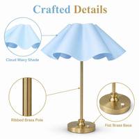 Lampe de table LED portable rechargeable avec abat-jour à volants bleu, interrupteur tactile, base en fer doré pour la décoration de mariage, banquet, événement, fête