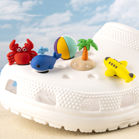 Nuevas tendencias 2026: Dijes de PVC 3D personalizados para zapatos, accesorios al por mayor de moda, coloridos para vacaciones y voleibol de playa.