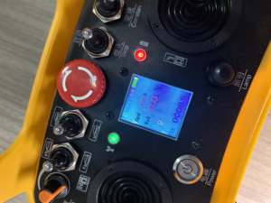 Control Remoto para Cortacésped, Grado Industrial, con Funciones de Parada de Emergencia y Control de Crucero - Product Image 2