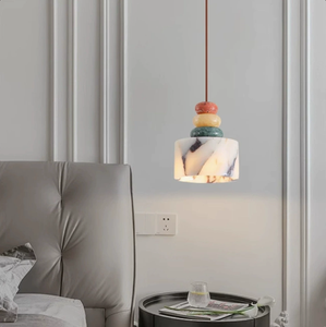 Luminaire suspendu de luxe en pierres empilées multicolores, éclairage raffiné en jade coloré et formes ludiques pour projet de décoration lumineuse - Product Image 4
