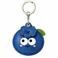 Porte-clés en cuir PU avec pendentif de protection pour AirTag, motif de fruit souriant de dessin animé mignon en forme de baie
