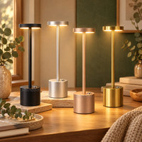 Lampe de table de bureau LED moderne avec commande tactile sans fil, intensité réglable et port de charge USB rechargeable pour chambre à coucher ou utilisation en pièce.
