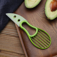 Duurzaam ergonomisch ontworpen keukenhulpje, makkelijk te gebruiken avocado-schiller, 3-in-1 plastic avocado-snijder
