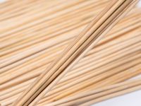 Bâtonnets de brochette en bambou poli jetables en vrac de couleur naturelle d'usine utilisation de barbecue de cuisine de haute qualité écologique