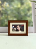 Cadre photo numérique intelligent WiFi 3,97 pouces Rouge profond Résolution 800x480 Coque en bois brut Cortex A7 Dual Core Interface TYPE-C