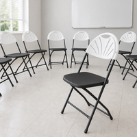 Chaise pliante en métal robuste de qualité commerciale avec dossier ventilé pour mariages, fêtes et événements, chaise de salle à manger empilable blanche et noire