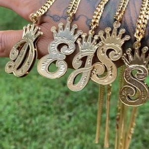 สร้อยคอจี้สลักตัวอักษร A-Z สีทอง18K แบบทำมือเครื่องประดับแบบทำมือสำหรับผู้ชายและผู้หญิงชื่อคิวบาทำจากสเตนเลสสตีล - Product Image 6