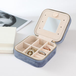 Caja de Joyería Cuadrada de Terciopelo de Doble Capa EleQueen, Resistente al Agua y a los Golpes, Hecha con Materiales Reciclados, Ideal para Viajes - Product Image 5