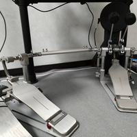 Pédale de grosse caisse portable à double pédale à entraînement direct d'usine avec design réglable disponible en différentes marques