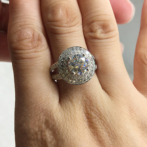 Anello Vintage con Cristalli Pavé per Donne, Elegante Accessorio per Abiti da Festa - Product Image 2