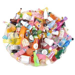 Mini botella de <span class=keywords><strong>vino</strong></span> tinto de resina, modelo de estilo moderno, casa de juego DIY, casa de muñecas, juguete, <span class=keywords><strong>precio</strong></span> bajo, botella de bebida en miniatura - Product Image 2