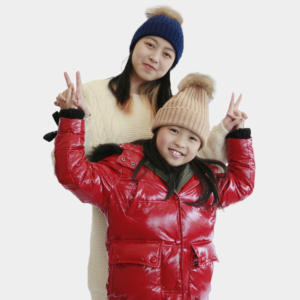 Chapeau d'hiver en fourrure tricoté avec logo personnalisé <span class=keywords><strong>Bonnet</strong></span> en fourrure avec <span class=keywords><strong>pompon</strong></span> Bonnets pour femmes <span class=keywords><strong>Bonnet</strong></span> d'hiver chaud en tricot - Product Image 1