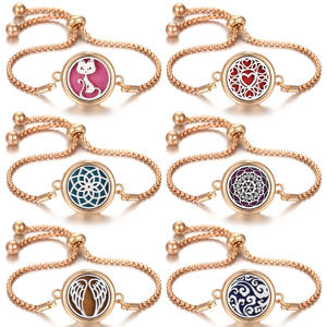 Pulsera Ajustable con Colgante Difusor de Aromaterapia de Acero Inoxidable Chapado en Oro, Diseño Geométrico y Moderno - Product Image 1