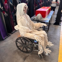 Figurine statique de momie zombie en fauteuil roulant effrayante, décoration animatronique, accessoires de maison hantée en métal pour fête d'horreur
