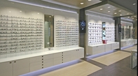 Nouveau mobilier personnalisé pour opticien : présentoirs à lunettes et tiroirs d'optique