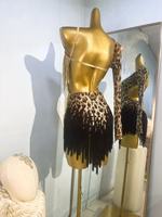 Robe de danse latine à imprimé léopard avec franges, une manche longue, strass et pompons, pour compétition et spectacle de danse de salon