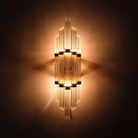 Applique murale LED sculpturale Art Déco moderne, en laiton et cristal de luxe, pour salon, salle à manger, éclairage d'accentuation et de fond