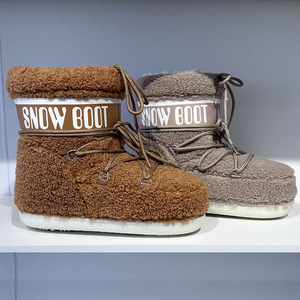 Botas de nieve de media pantorrilla para mujer, cálidas, antideslizantes, con forro de piel sintética, estilo feo y adorable, botines cortos de moda para otoño e invierno. - Product Image 1