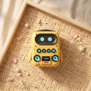Robot compagnon intelligent portable pour l'éducation précoce des enfants, doté d'une intelligence artificielle pour la pratique linguistique à grande échelle et les dialogues. - Product Image 1