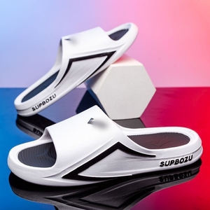 Chaussons pour hommes en PVC de luxe abordables, style extérieur lumineux avec traction, pantoufles amusantes et confortables - Product Image 1