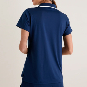 เสื้อโปโลผู้หญิงคอวี แขนสั้น สีกรมท่า แต่งขอบตัดกัน สำหรับกอล์ฟ เทนนิส ทรงเข้ารูป สั่งทำโลโก้ได้ ขายส่ง - Product Image 3