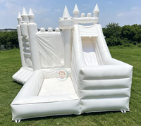 Château gonflable blanc de qualité supérieure avec toboggan double piste, coloris marbré, pour événements, jardins et locations de fêtes