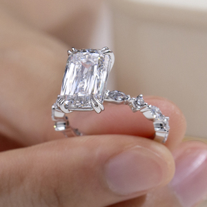 Bague de fiançailles Messi Jewelry MSR-2112 en diamant de laboratoire taille émeraude 18 carats - Product Image 3