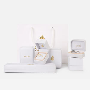 थोक मूल्य नई शैली कारखाने थोक मूल्य नई शैली की फैक्टरी थोक अंगूठी हार उपहार पैकेजिंग सफेद चमड़े के गहने बॉक्स - Product Image 1