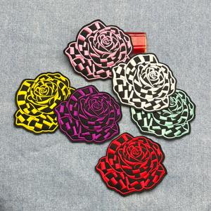 แพทช์ปักลายกุหลาบขาวดำลายสก็อตแบบรีดติด คุณภาพสูง เป็นมิตรกับสิ่งแวดล้อม สำหรับตกแต่งเสื้อผ้า รองเท้า หมวก กระเป๋า - Product Image 3