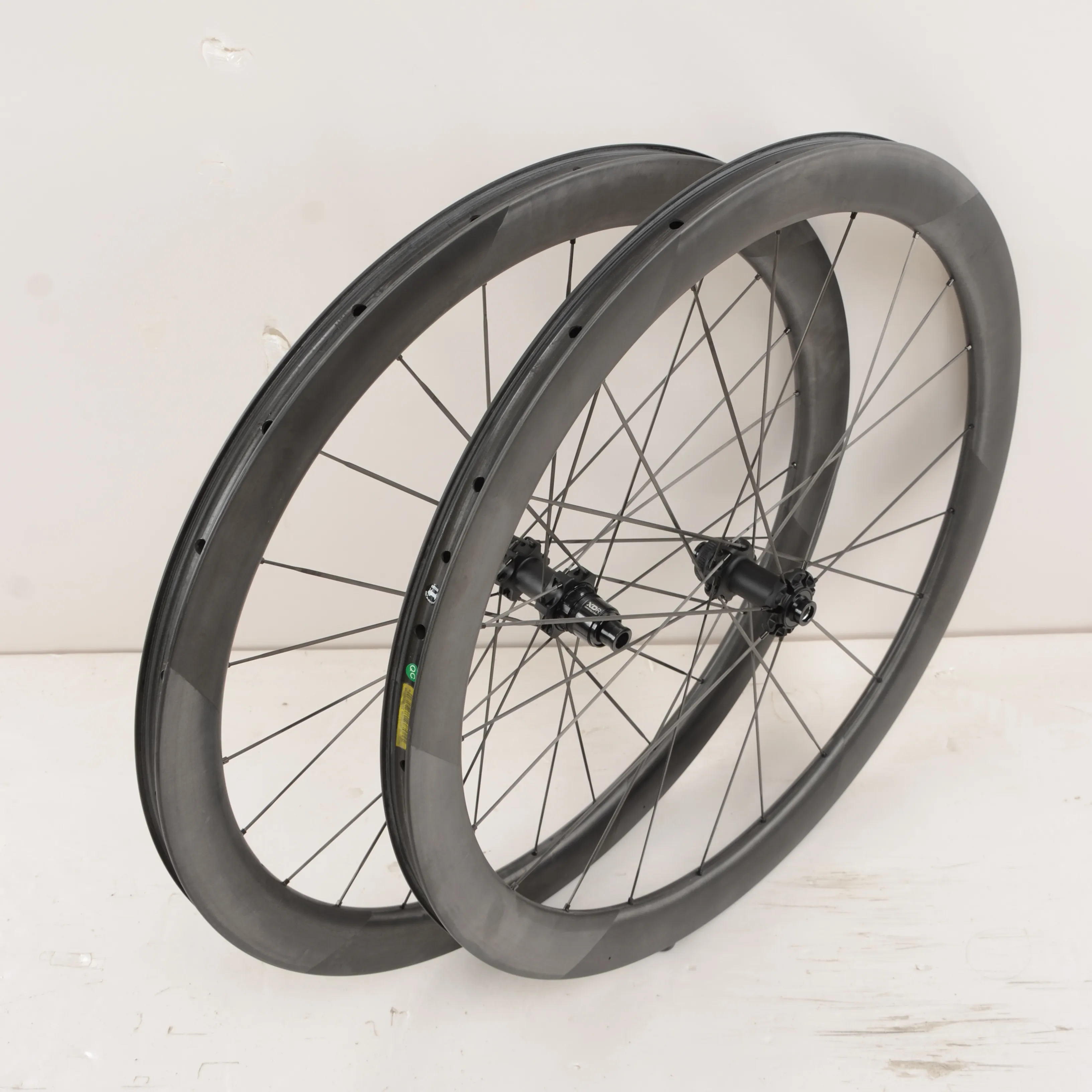 Juego de ruedas de fibra de carbono súper ligeras 700c Freno de disco de carretera Ruedas de carbono para bicicleta de carreras