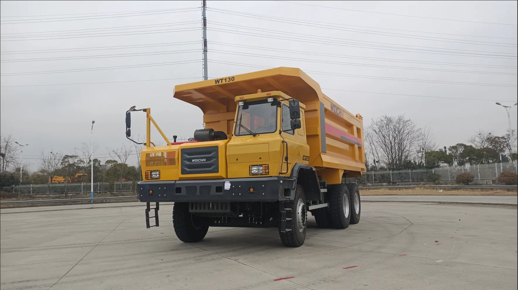 Construction de HanPei de haute qualité, fiable et durable LT130 camions miniers 130ton en vente bon marché