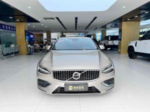 Voiture d'occasion <span class=keywords><strong>2022</strong></span> pour S-60 B4 Inscription Luxury Edition - Volant à gauche, intérieur foncé, moteur turbo, sièges en cuir, toit ouvrant panoramique - Product Image 2