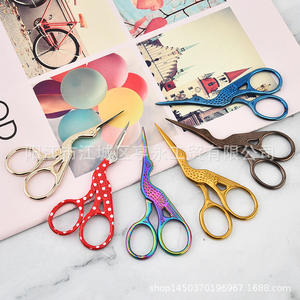 Ciseaux rétro en acier inoxydable à pointe fine en V pour le point de croix et la coupe des sourcils, usage domestique, or, argent, titane - Product Image 5