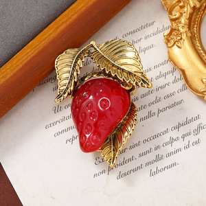 Broche en résine Ment Jelly Fraise, Corniche de fruits sucrés, pour manteau femme, accessoire, cadeau - Product Image 1