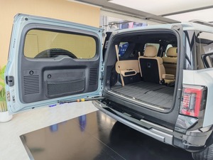 SUV Cinese a 5 Porte e <span class=keywords><strong>7</strong></span> <span class=keywords><strong>Posti</strong></span>, SUV di Grande Successo, <span class=keywords><strong>7</strong></span> <span class=keywords><strong>Posti</strong></span> di Medie-Grandi Dimensioni BYD Leopard 8 - Product Image 6