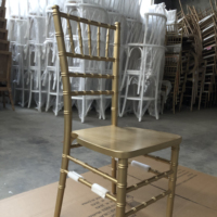 Chaise Chiavari en bois massif doré empilable pour restaurant, mariage, traiteur, banquet, hôtel – Vente en gros populaire