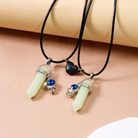 Cadeau créatif pour la Saint-Valentin Collier de couple Fermoir d'attraction cardiaque Collier d'astronaute Collier en résine lumineuse Bijoux de mode