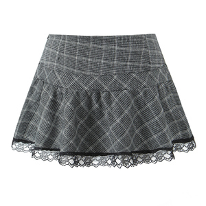 Mini-<span class=keywords><strong>jupe</strong></span> décontractée tendance à imprimé écossais <span class=keywords><strong>gris</strong></span> avec dentelle au bas pour femme – Grande vente - Product Image 2
