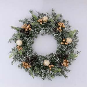 Wholesale Green PE Christmas <b>Wreath</b> With Gold <b>Decorations</b> Artificial Handmade Decorative Indoor Christmas <b>Wreath</b> - Product Image 3